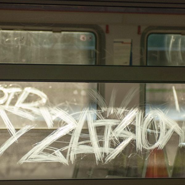anti-graffiti-window-film-train